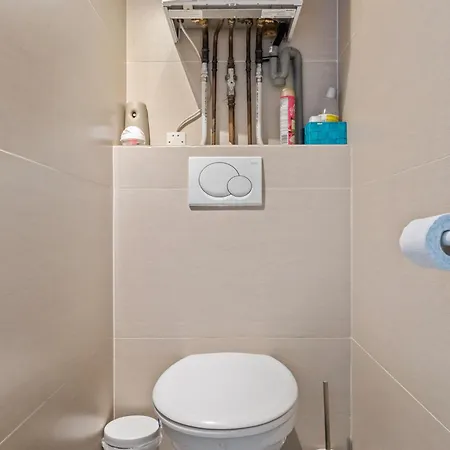 Modern Penthouse With Unique Terraces! *