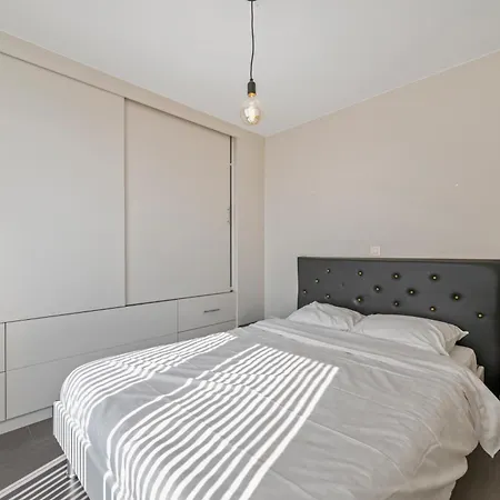 Modern Penthouse With Unique Terraces!