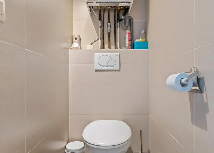 Modern Penthouse With Unique Terraces! *