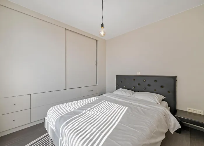 Modern Penthouse With Unique Terraces!